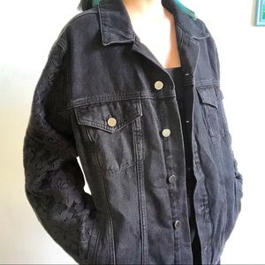 ▪️ French connection Denim jacket w. Lace sleeve▪️